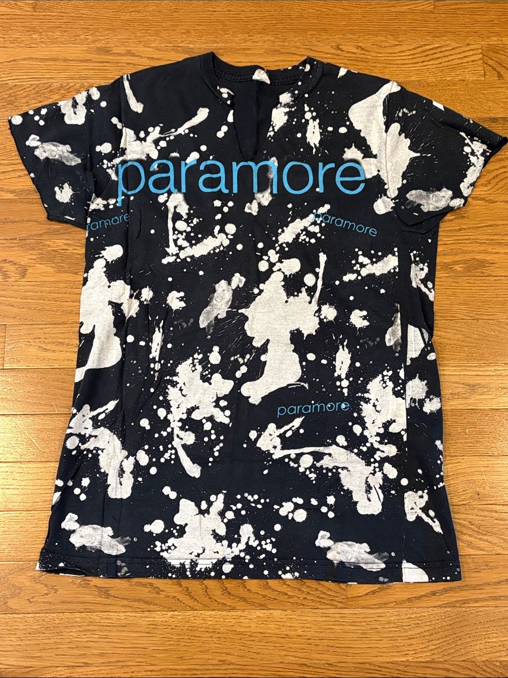 Hot Topic | Black & White Splatter Bleached Paramor Band T-Shirt Size Medium